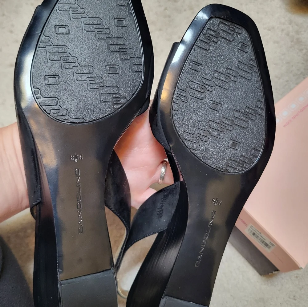 Bandolino Black and Gold Patent Leather Wedge Sandals - Size 8.5M